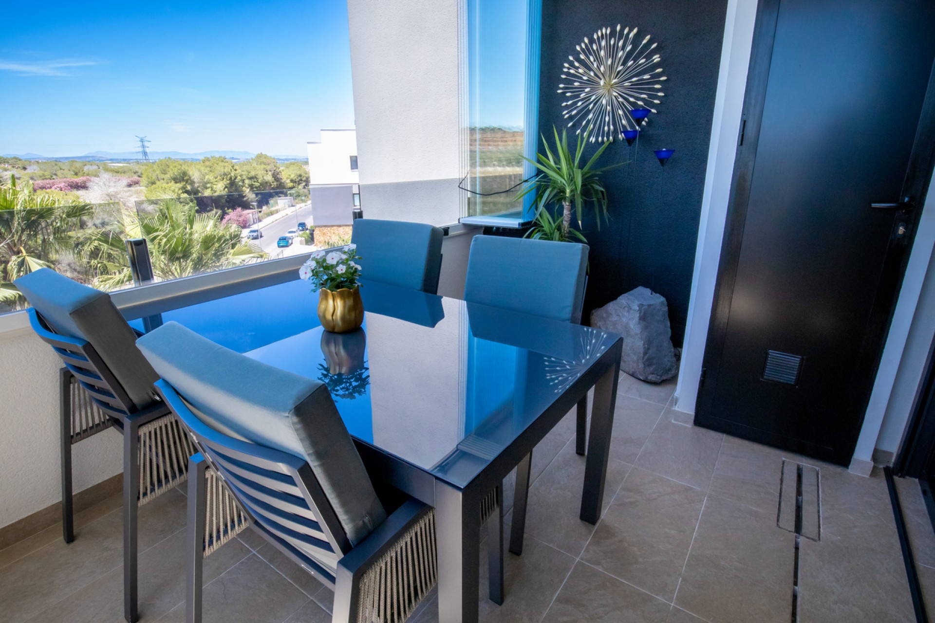 Resale - Penthouse Penthouse -
Los Altos - AMANECER