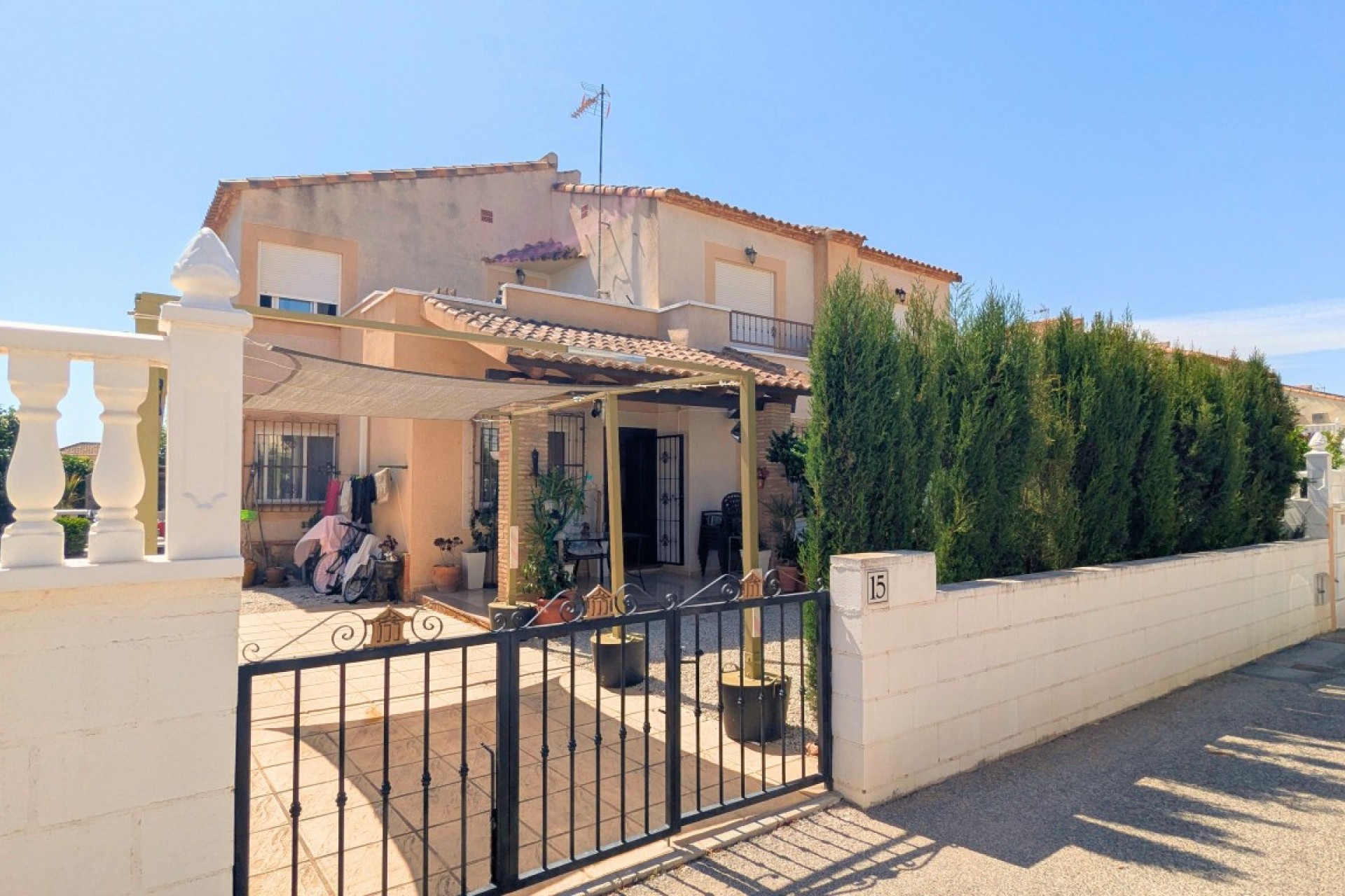 Resale - Quad House -
Lo Crispin - Inland