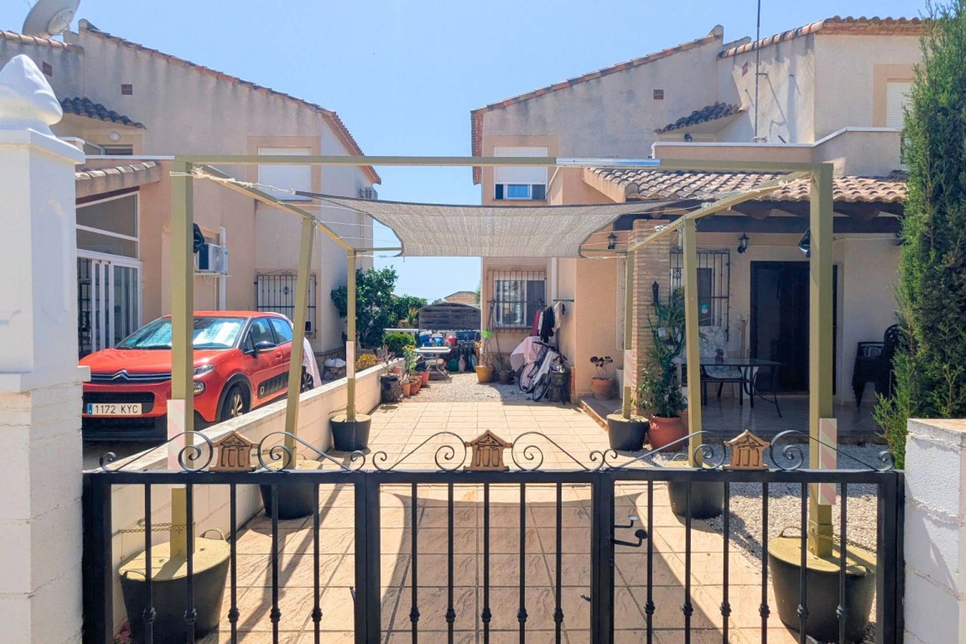 Resale - Quad House -
Lo Crispin - Inland