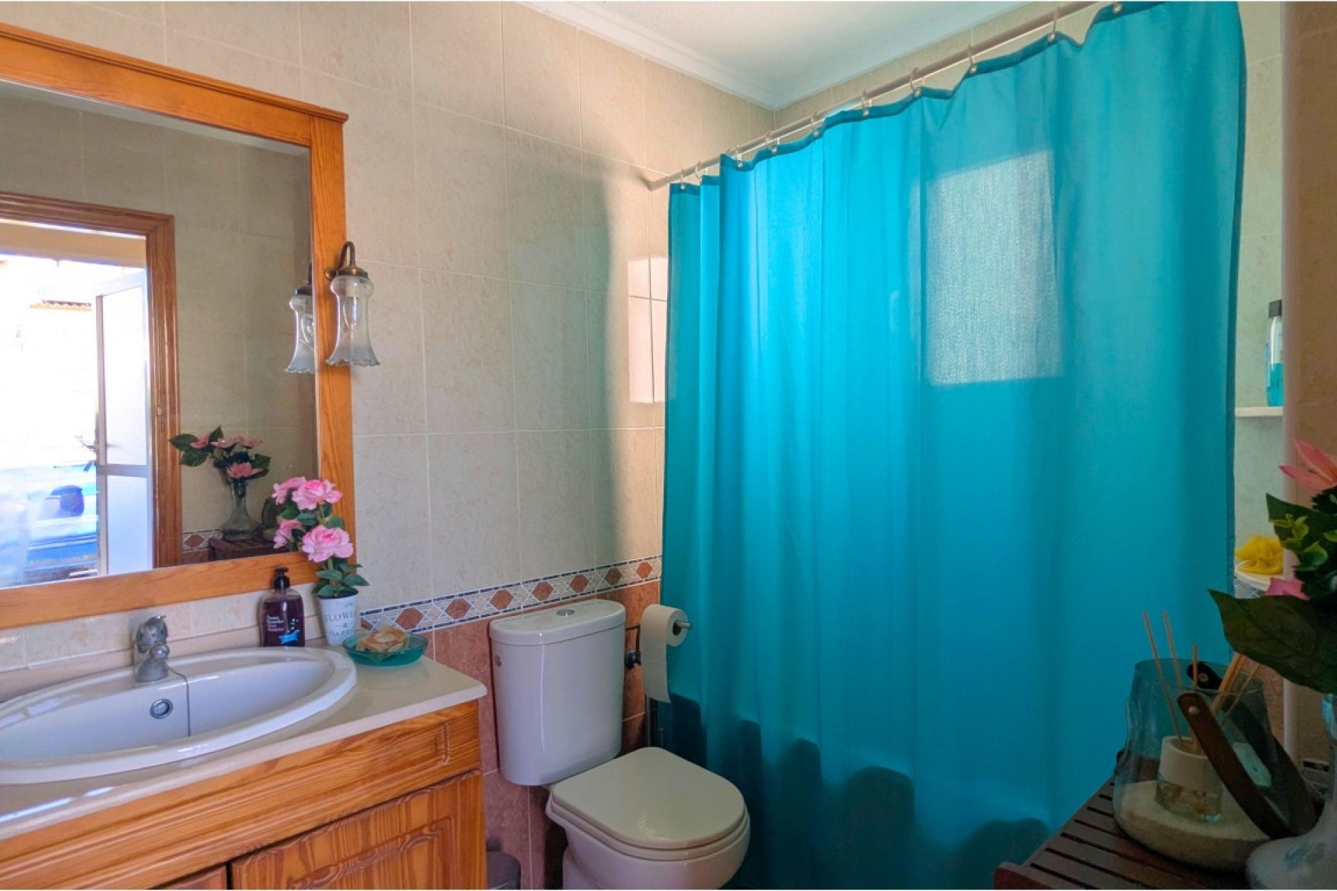Resale - Quad House -
Lo Crispin - Inland