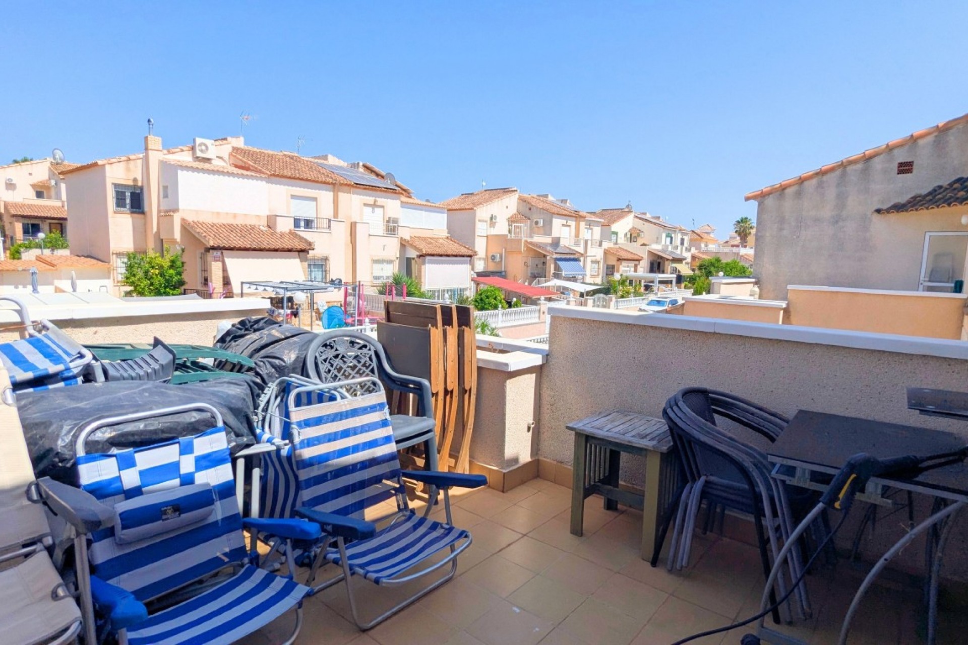 Resale - Quad House -
Lo Crispin - Inland