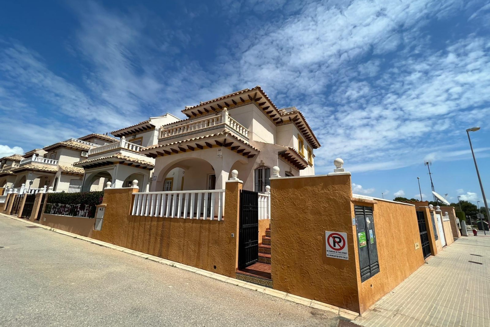 Resale - Quad House -
Orihuela Costa - Montezenia
