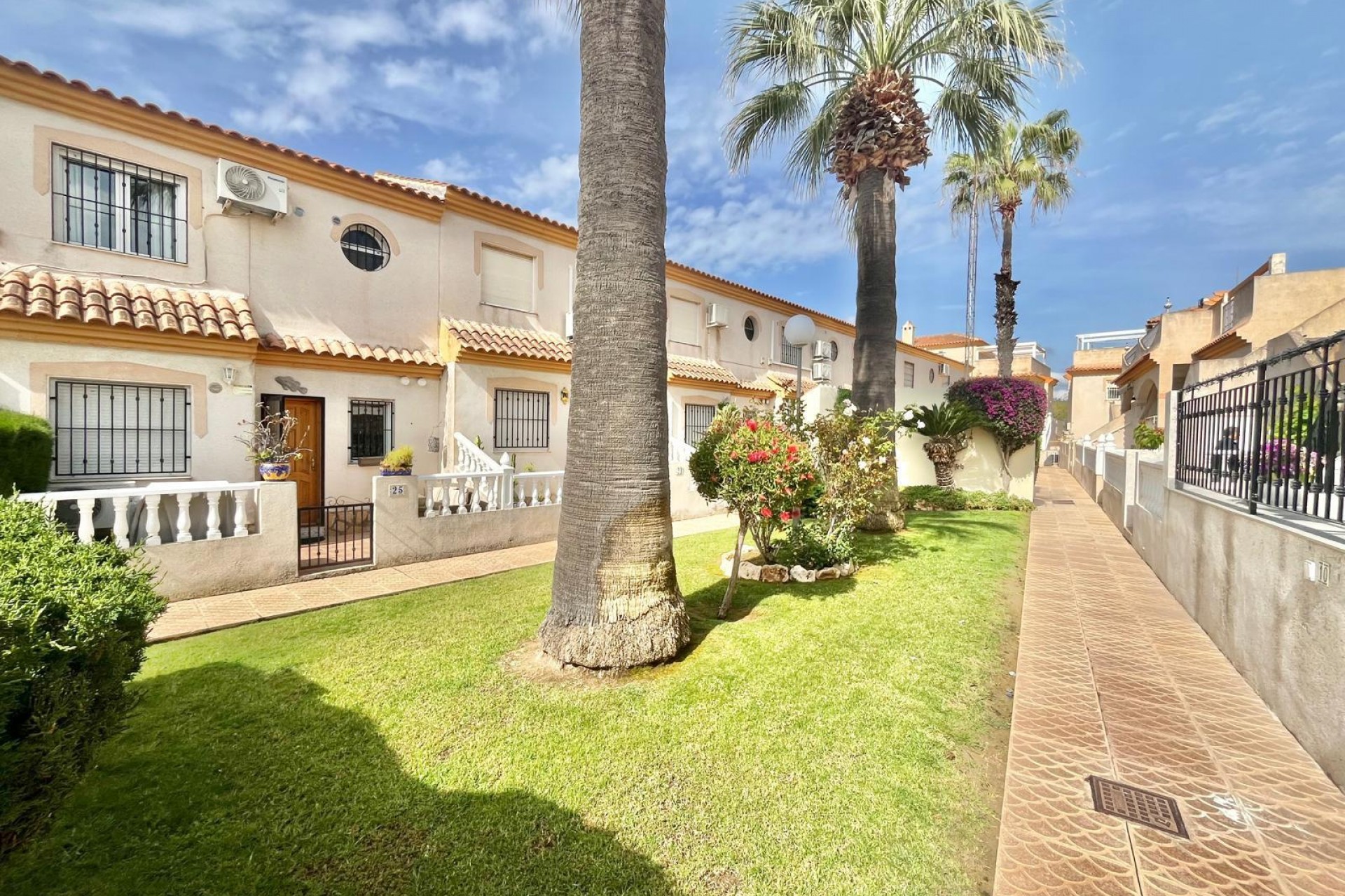 Resale - Quad House -
Orihuela Costa - Playa Flamenca