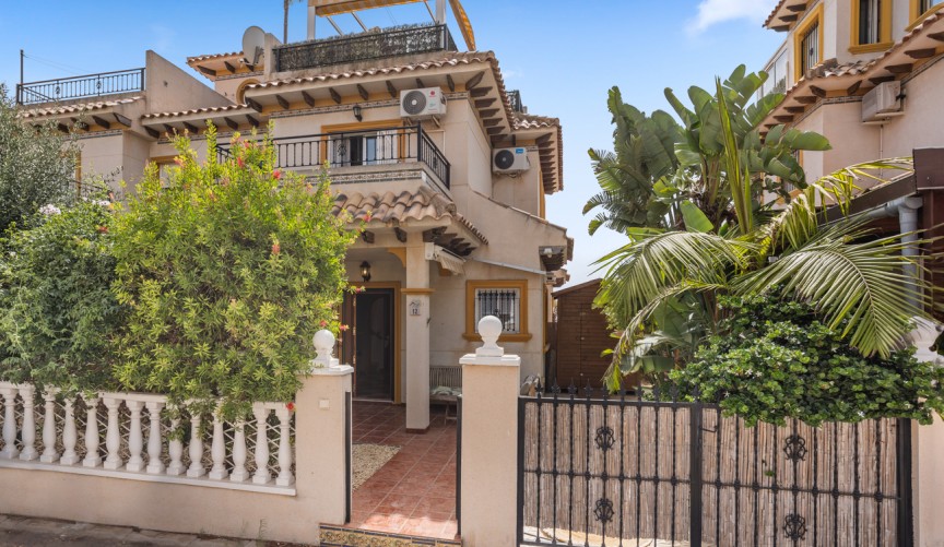 Resale - Semi Detached -
Lomas de Caboroig