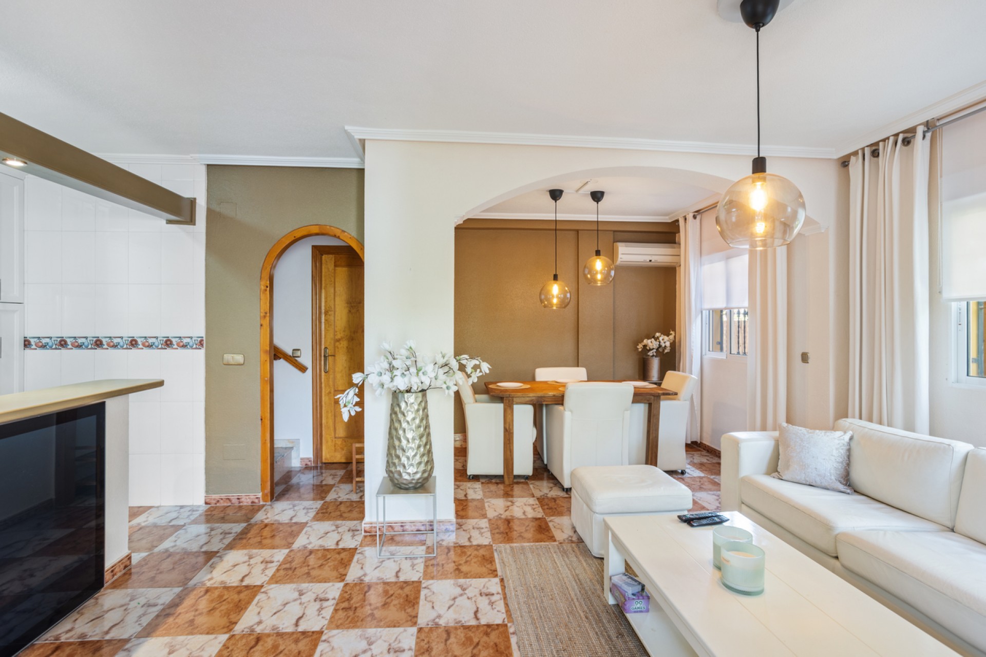Resale - Semi Detached -
Lomas de Caboroig