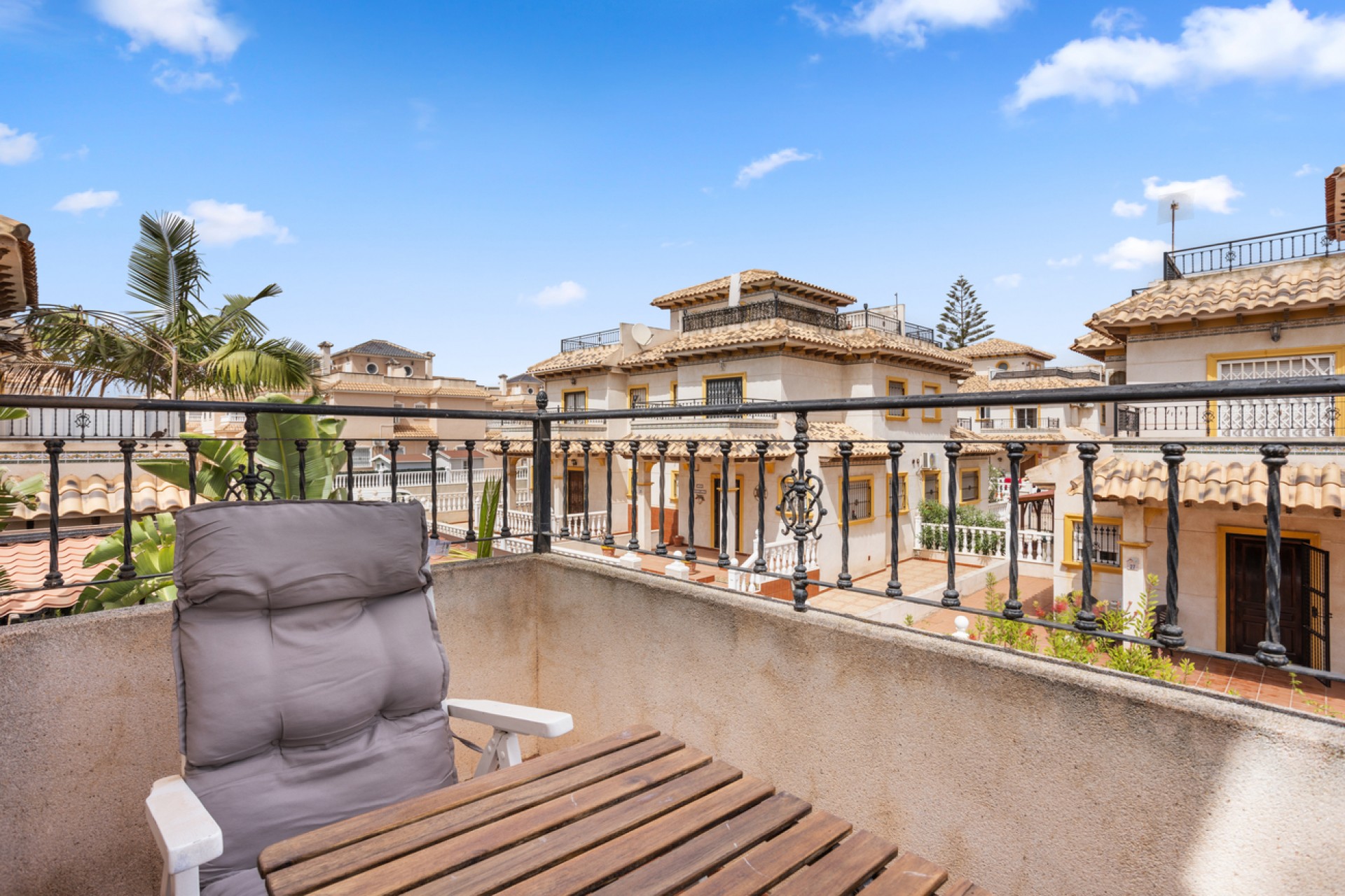 Resale - Semi Detached -
Lomas de Caboroig