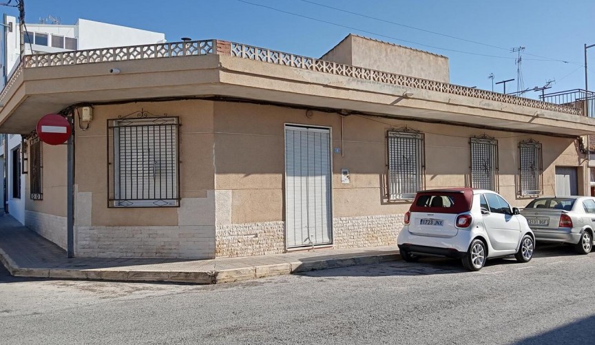 Resale - Semi Detached -
Los Montesinos - PUEBLO CENTRO