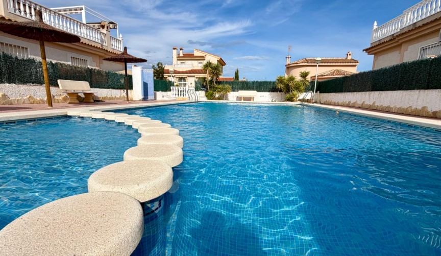 Resale - Semi Detached -
Rojales - Pueblo