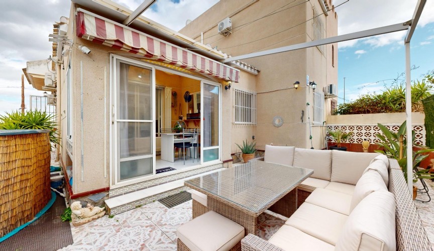Resale - Semi Detached -
San Miguel de Salinas - 03193