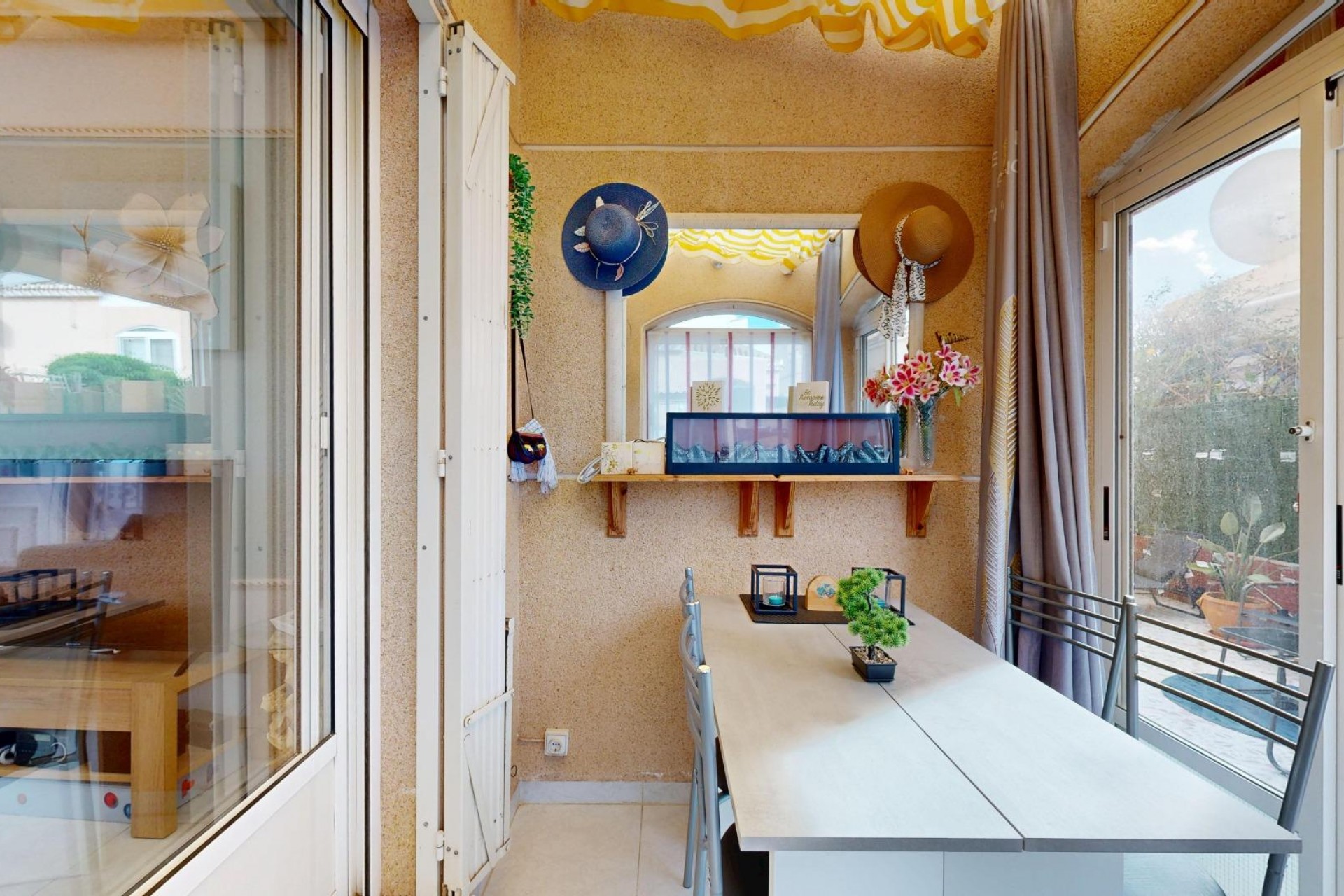 Resale - Semi Detached -
San Miguel de Salinas - 03193