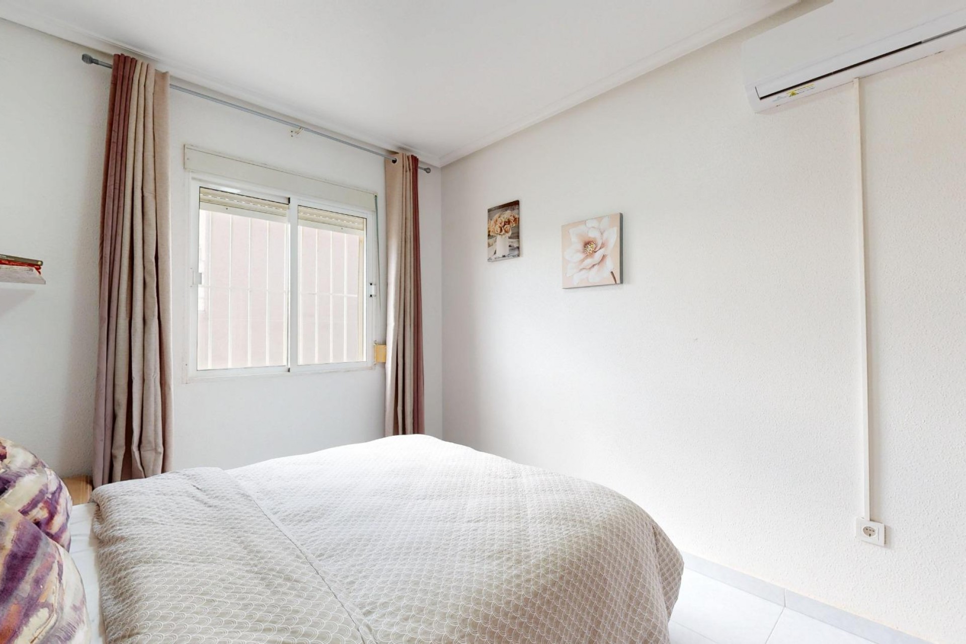 Resale - Semi Detached -
San Miguel de Salinas - 03193