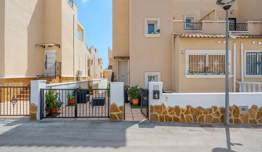 Resale - Semi Detached -
San Miguel de Salinas - Costa Blanca