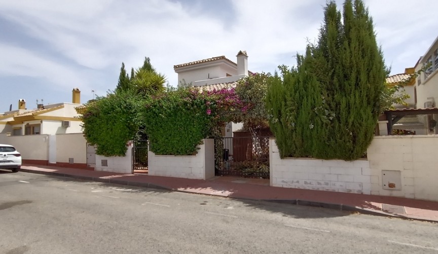 Resale - Semi Detached -
Sucina - Inland