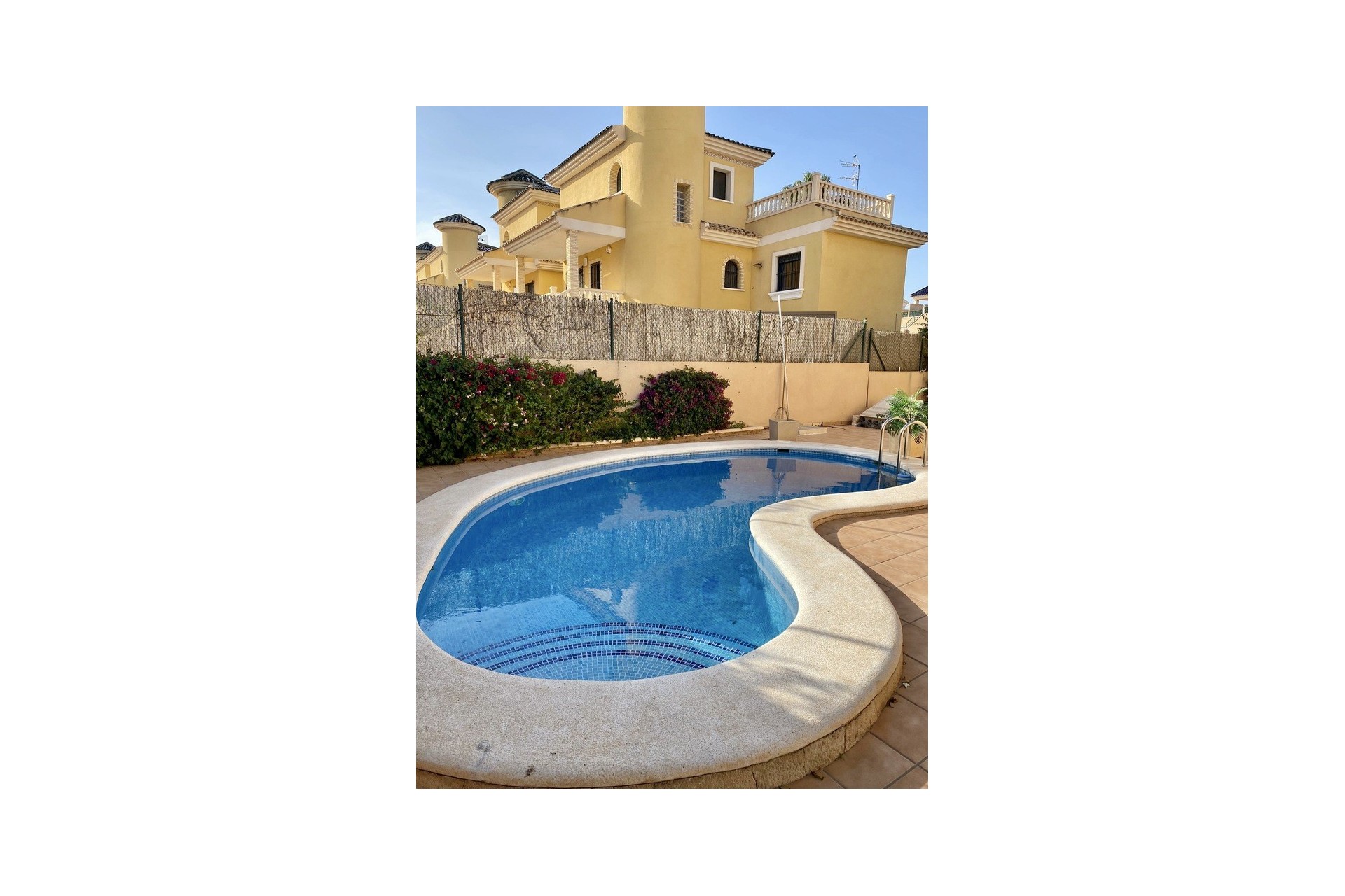 Resale - Semi Detached -
Villamartin