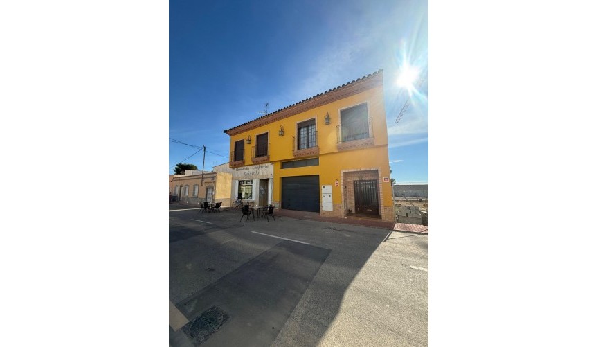 Resale - Town House -
Avileses