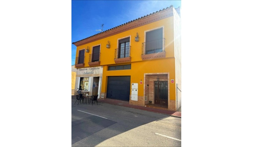 Resale - Town House -
Avileses