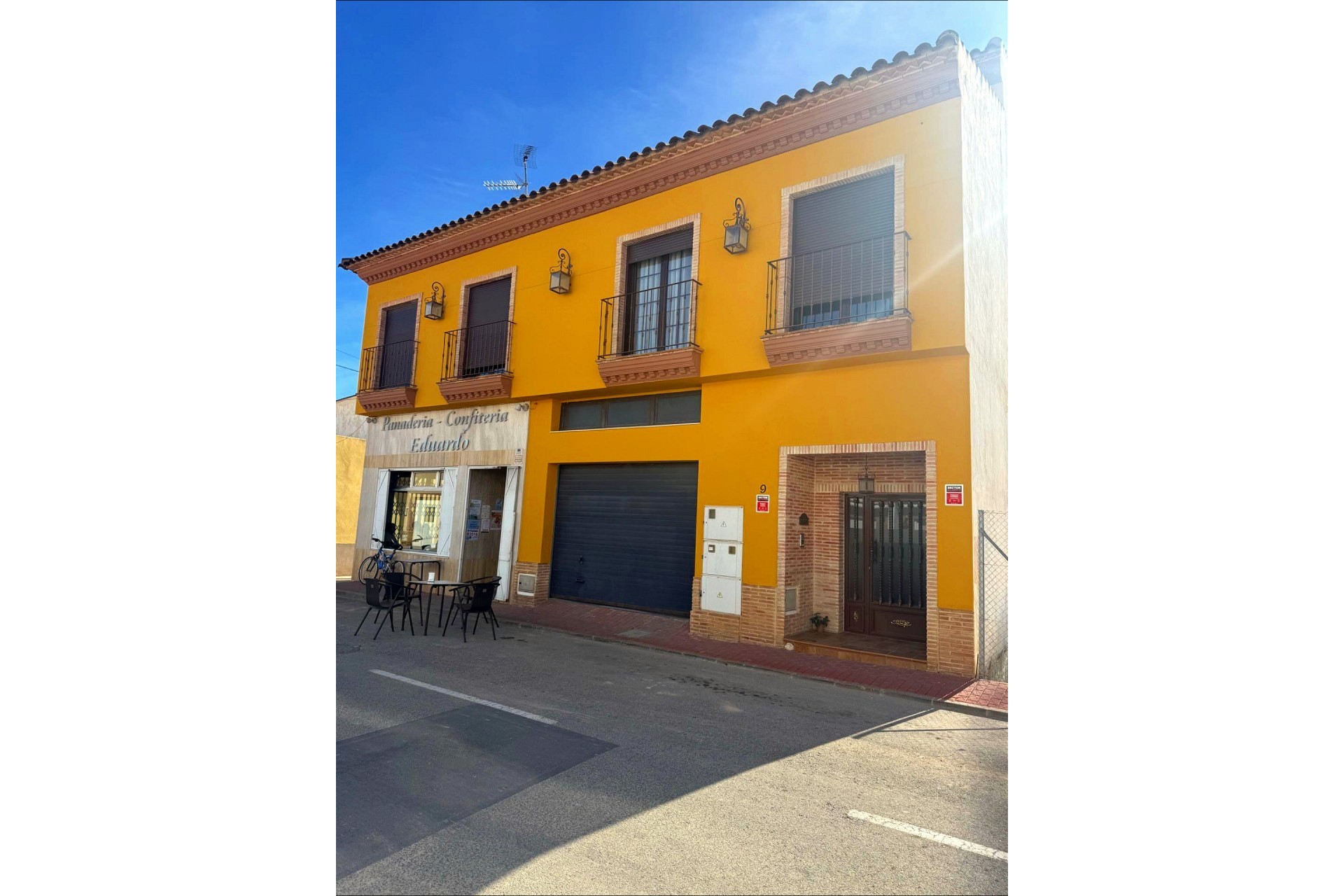 Resale - Town House -
Avileses