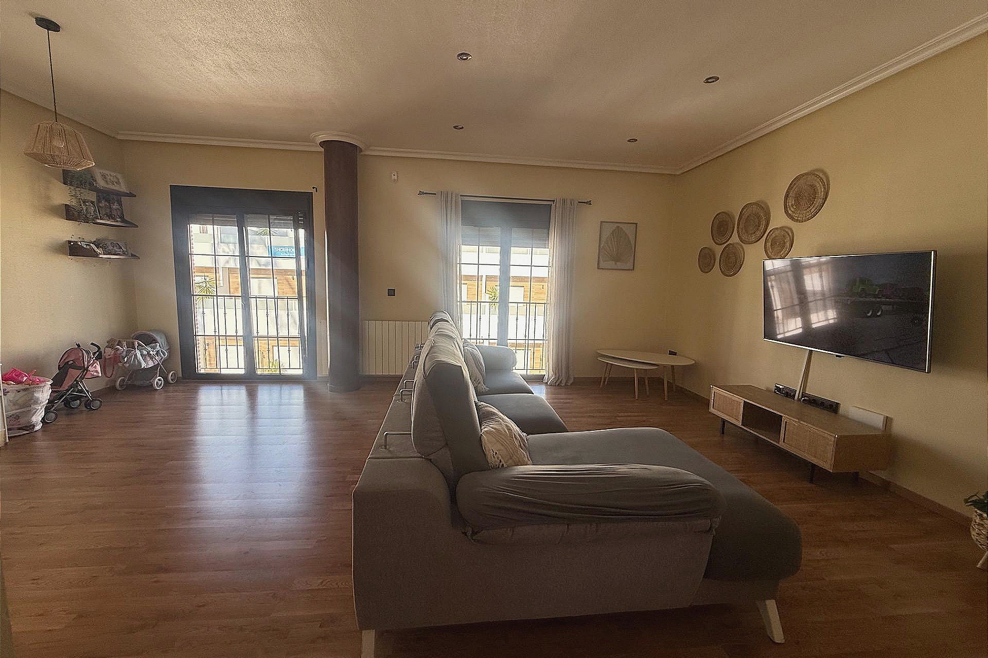 Resale - Town House -
Avileses