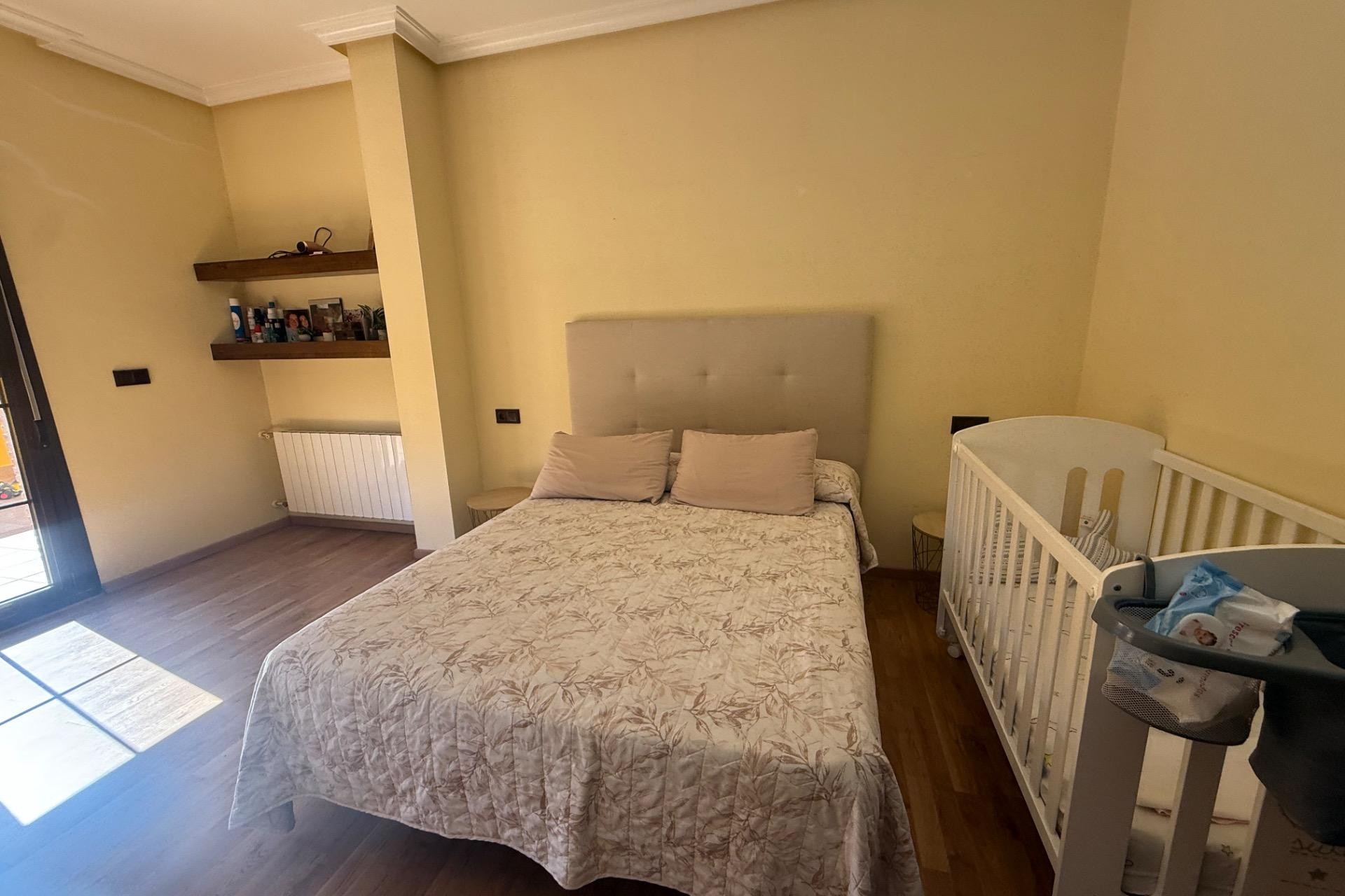 Resale - Town House -
Avileses