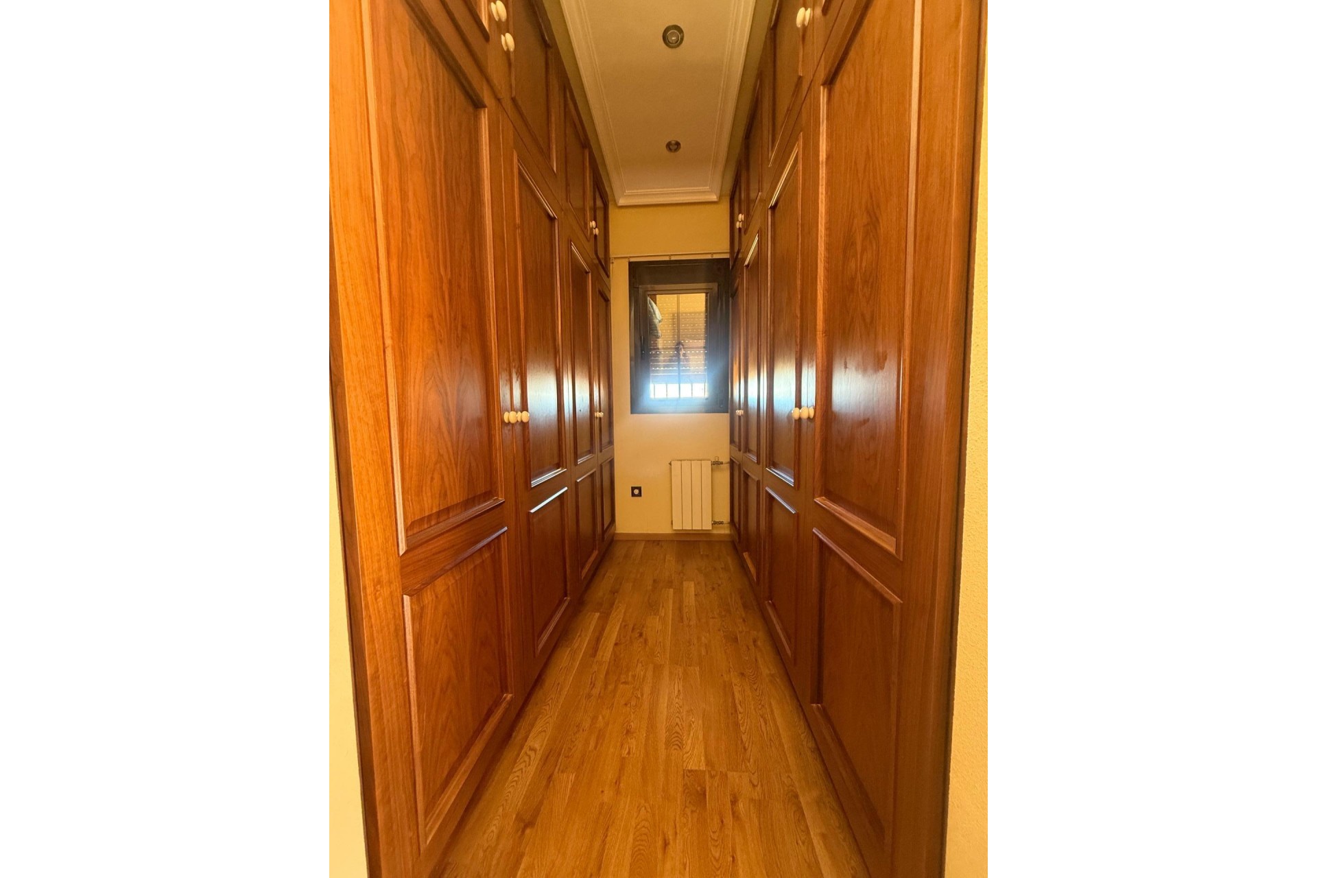 Resale - Town House -
Avileses