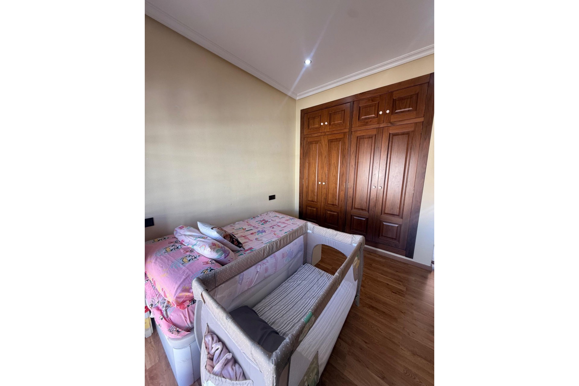 Resale - Town House -
Avileses