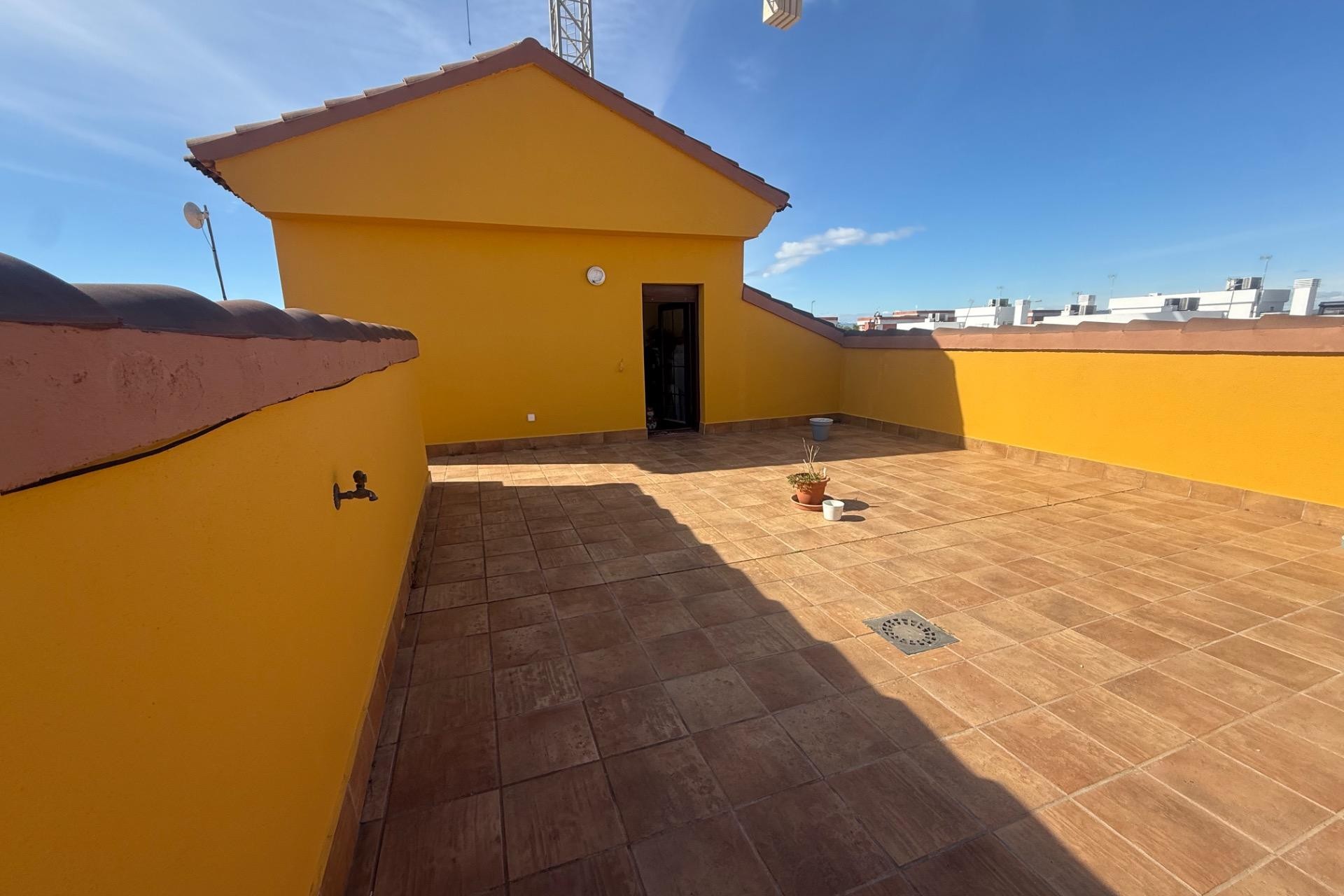 Resale - Town House -
Avileses