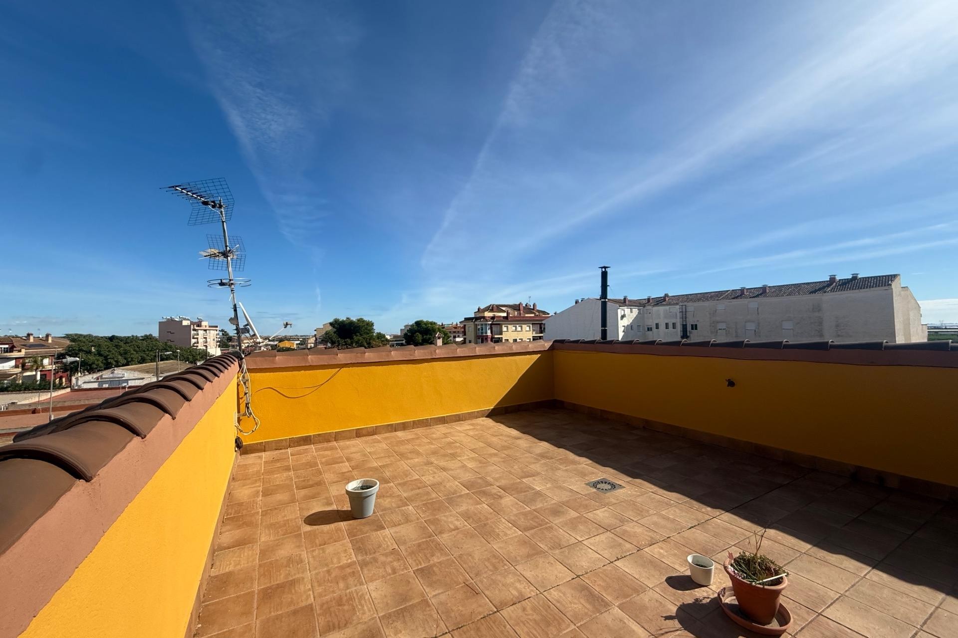 Resale - Town House -
Avileses