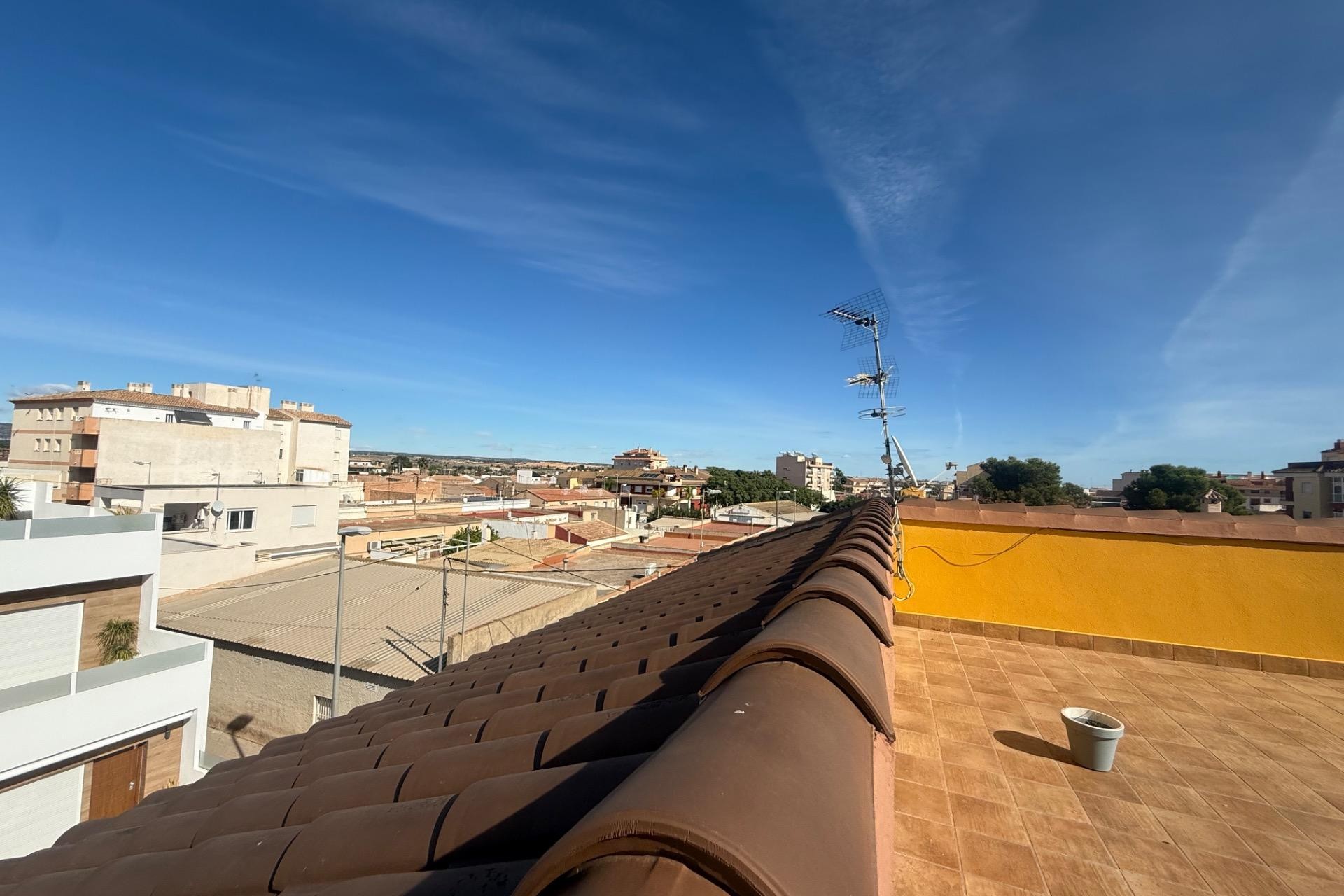 Resale - Town House -
Avileses