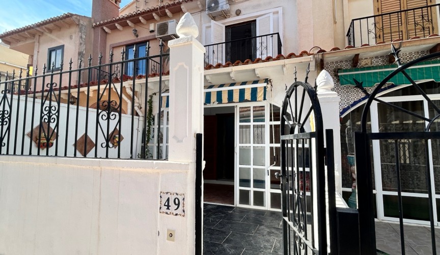 Resale - Town House -
El Chaparral - Inland
