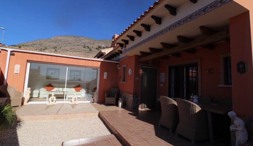 Resale - Town House -
Fortuna - Inland