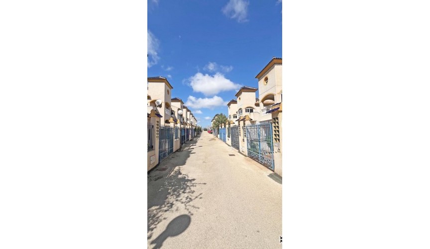 Resale - Town House -
Guardamar del Segura - El Edén - Los Estaños