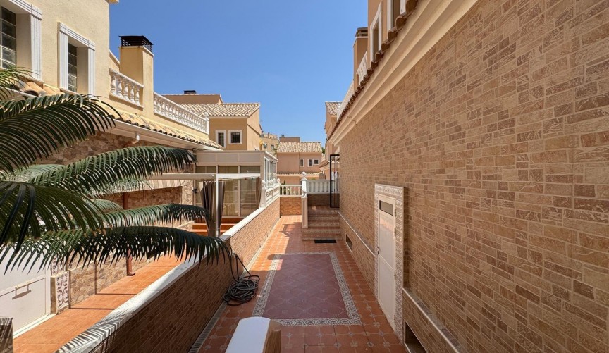 Resale - Town House -
Guardamar del Segura - Urbanizaciones
