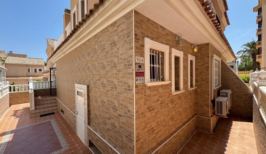 Resale - Town House -
Guardamar del Segura - Urbanizaciones