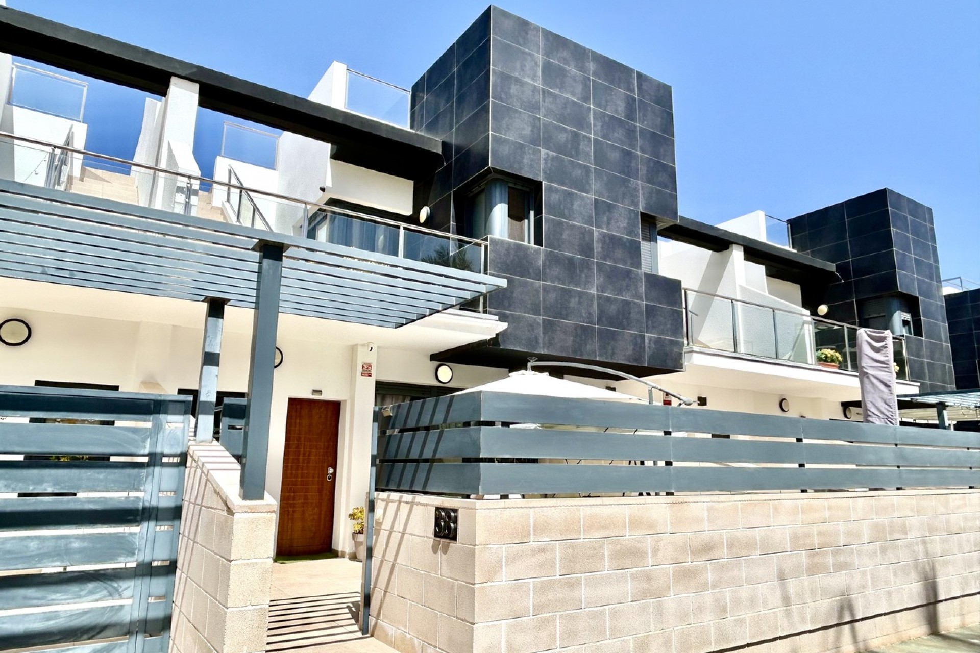 Resale - Town House -
Los Dolses - Inland