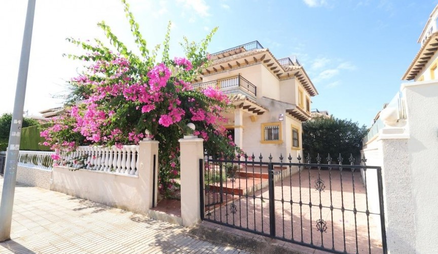 Resale - Town House -
Orihuela Costa - Costa Blanca