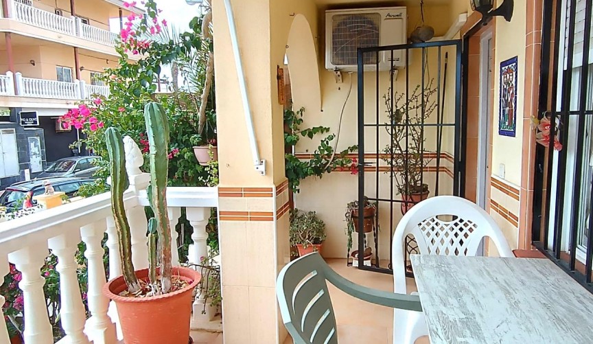 Resale - Town House -
Orihuela Costa - La Zenia