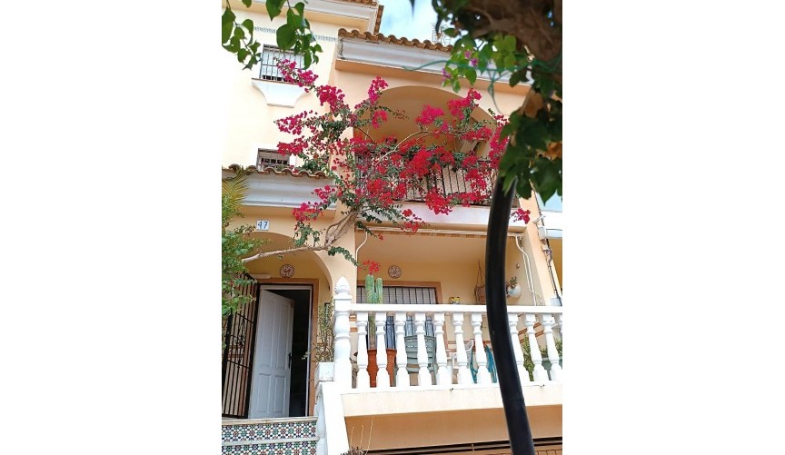 Resale - Town House -
Orihuela Costa - La Zenia