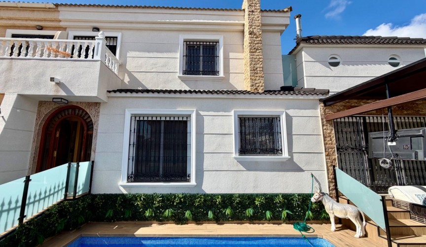 Resale - Town House -
Orihuela Costa - La Zenia