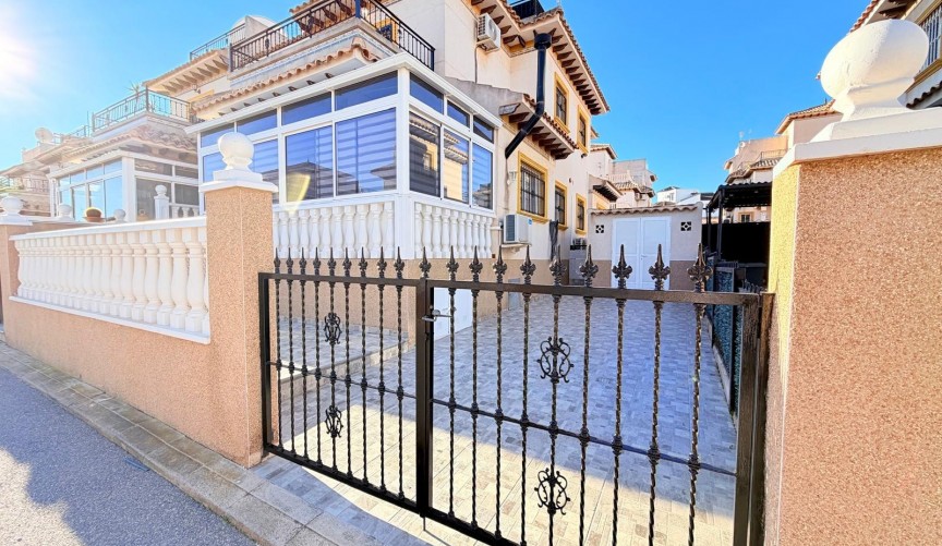Resale - Town House -
Orihuela Costa - Las Filipinas
