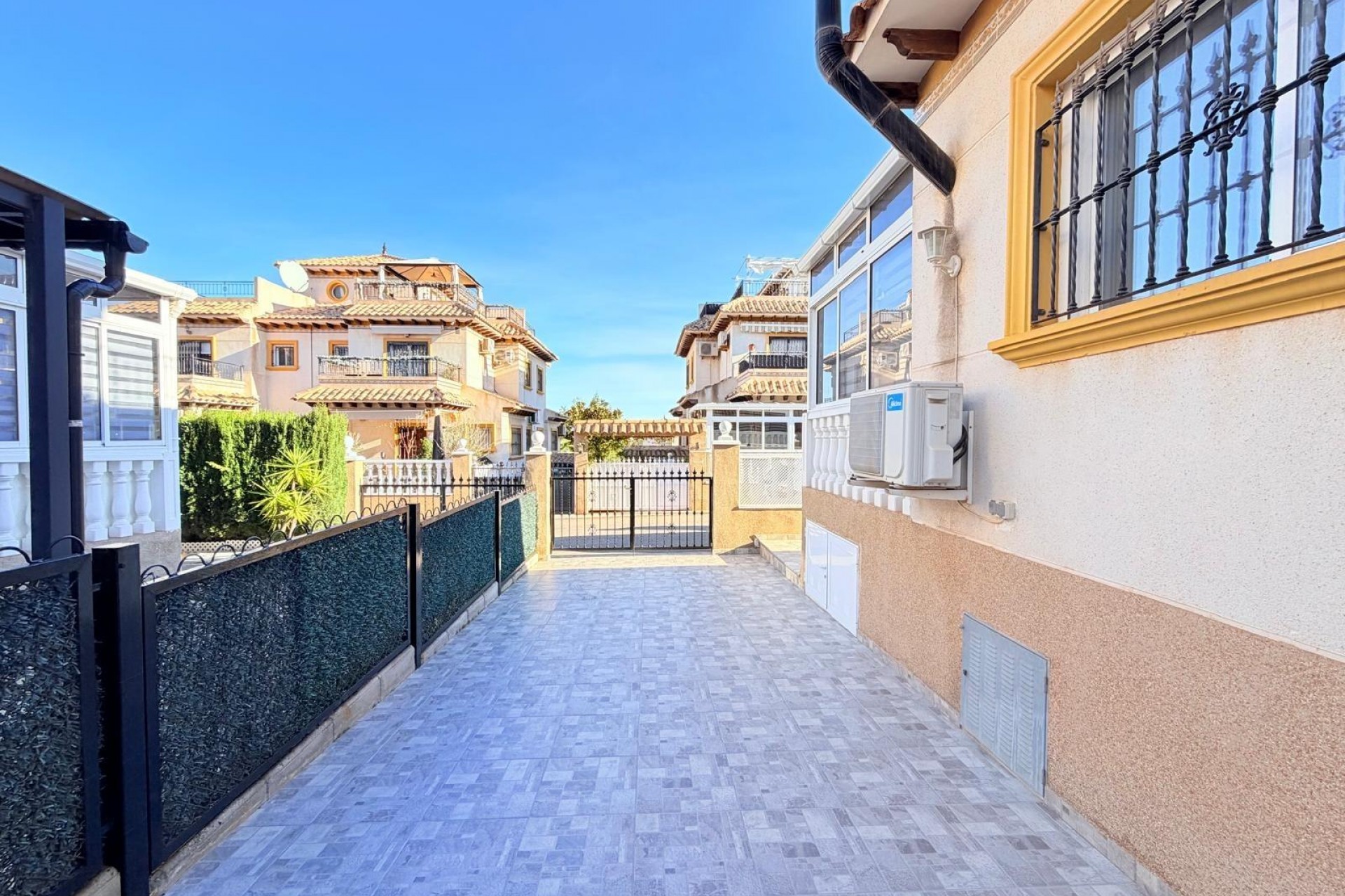 Resale - Town House -
Orihuela Costa - Las Filipinas