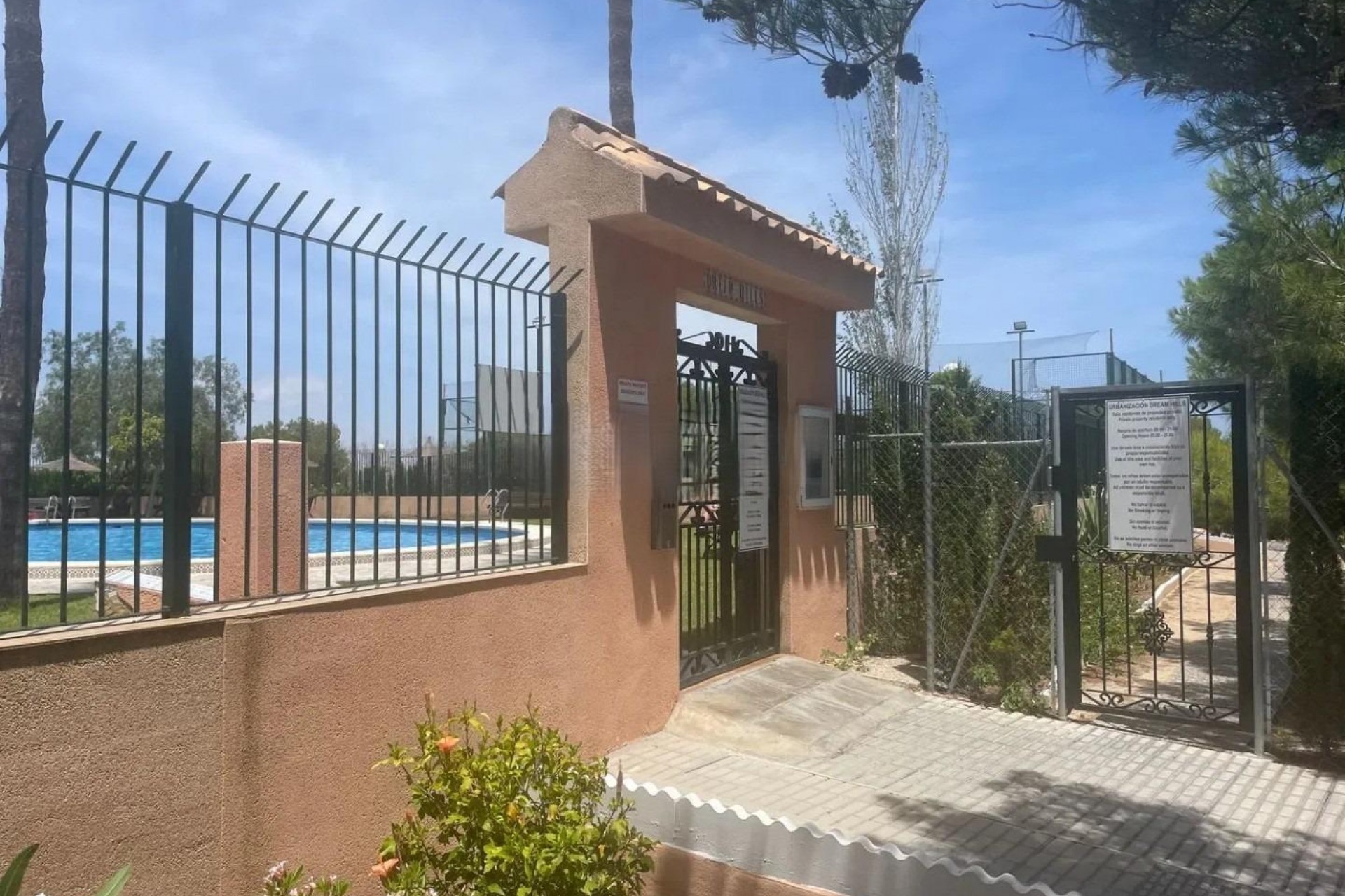 Resale - Town House -
Orihuela Costa - Los Almendros-la Florida