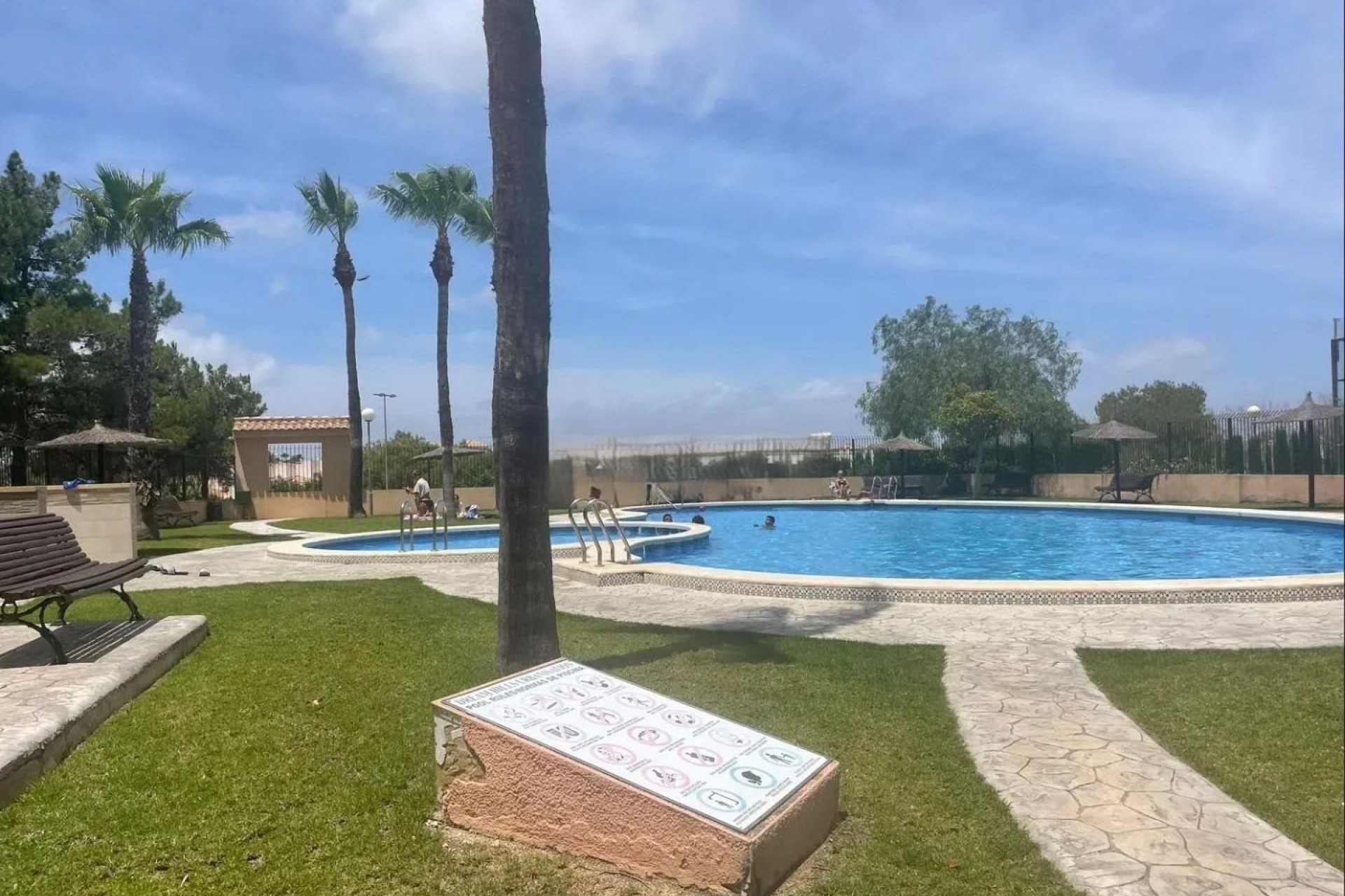 Resale - Town House -
Orihuela Costa - Los Almendros-la Florida