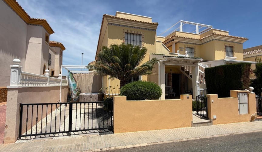 Resale - Town House -
Orihuela Costa - Los Dolses
