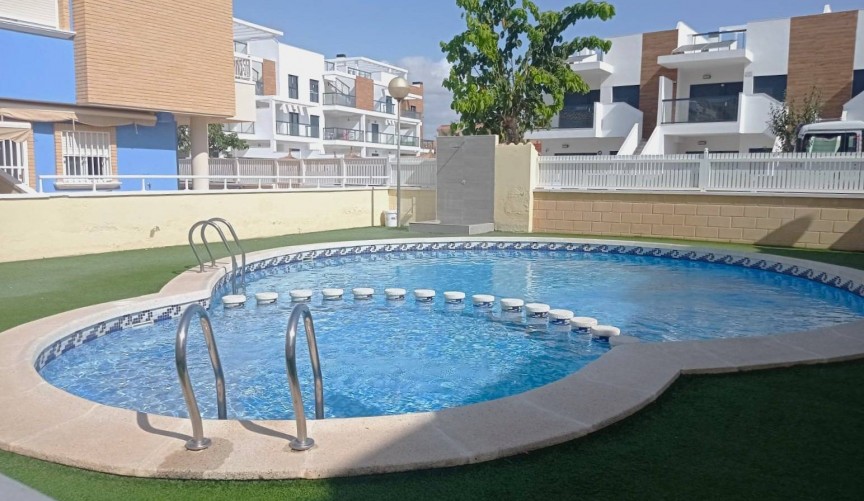 Resale - Town House -
Pilar de la Horadada