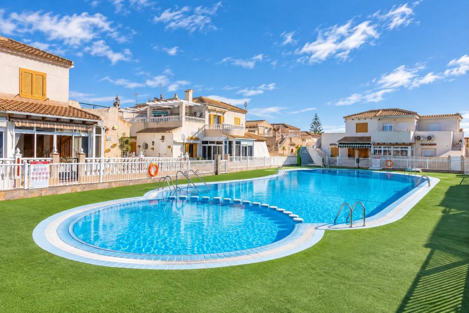 Resale - Town House -
Playa Flamenca - Costa Blanca