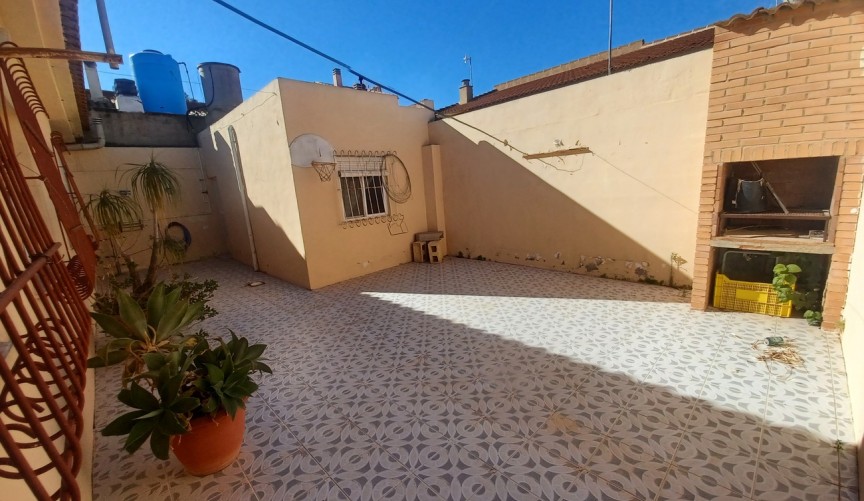 Resale - Town House -
Roldan - Inland