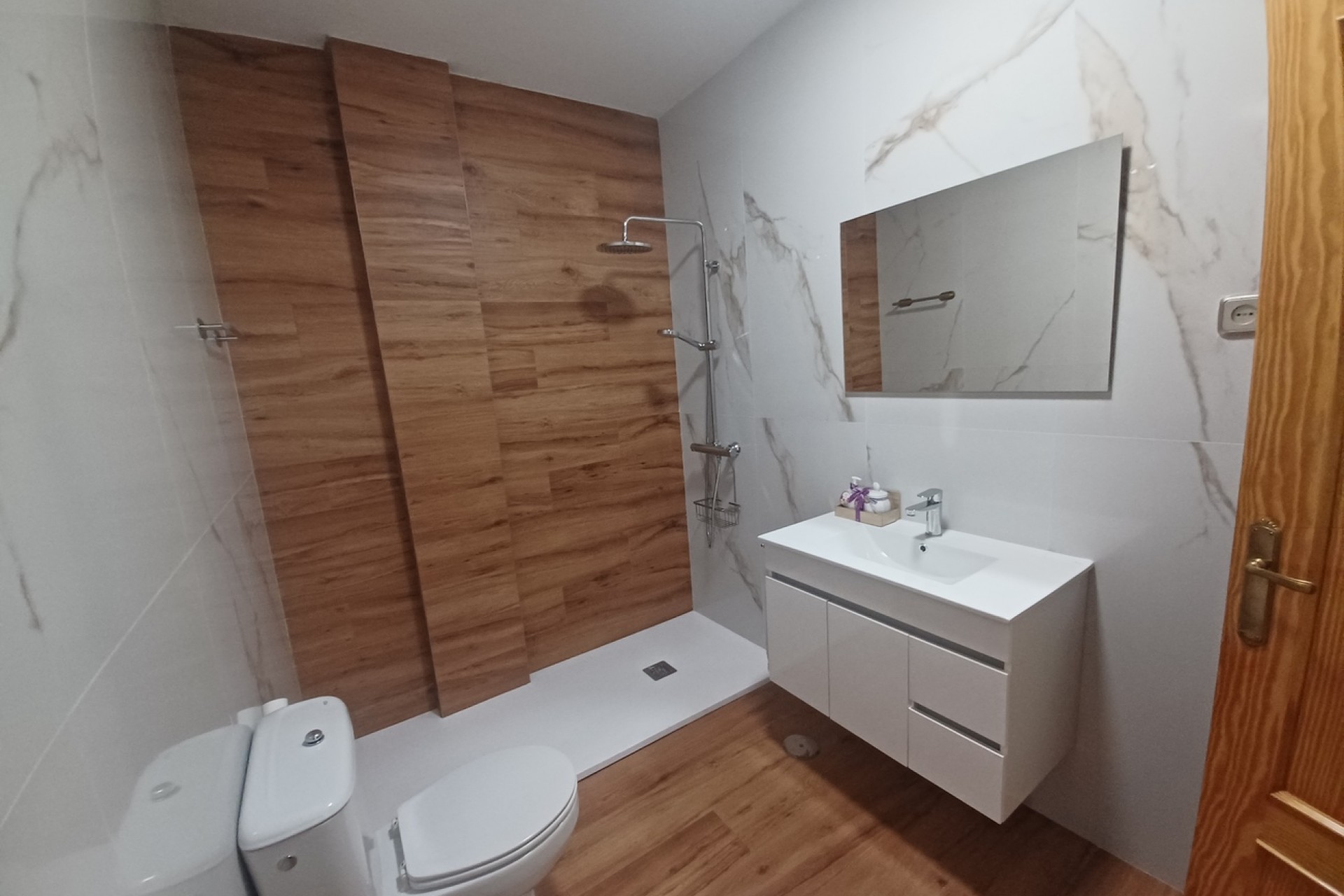 Resale - Town House -
Roldan - Inland