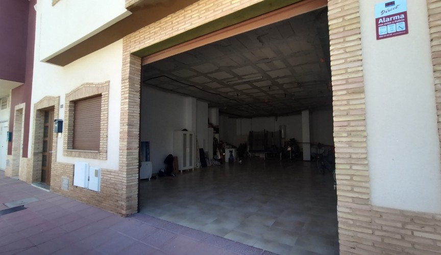 Resale - Town House -
Roldan - Inland