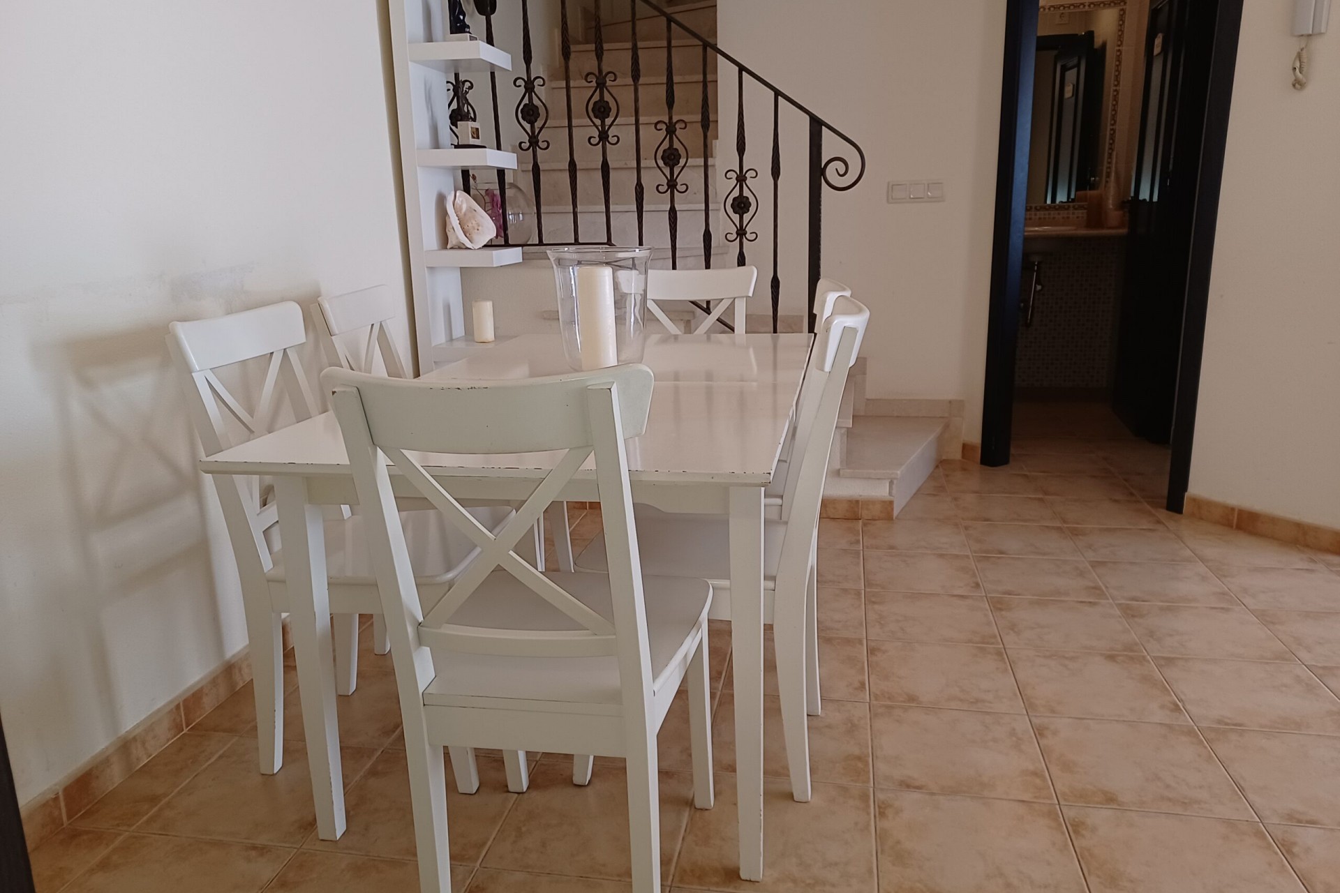 Resale - Town House -
San Cayetano - Inland