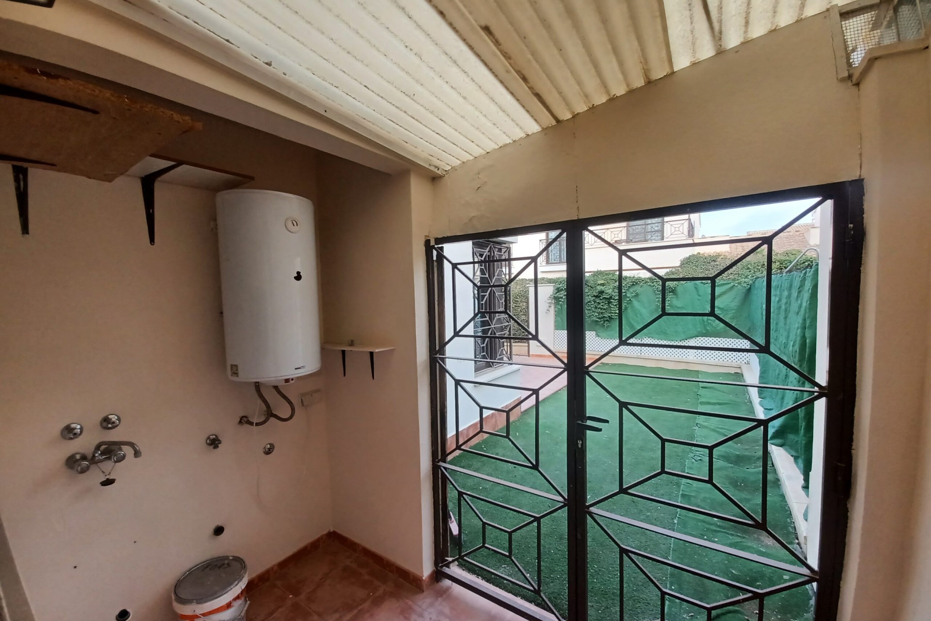 Resale - Town House -
San Cayetano - Inland